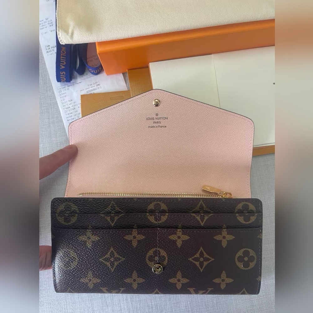 Louis Vuitton Monogram Sarah Wallet - Picture 6 of 9
